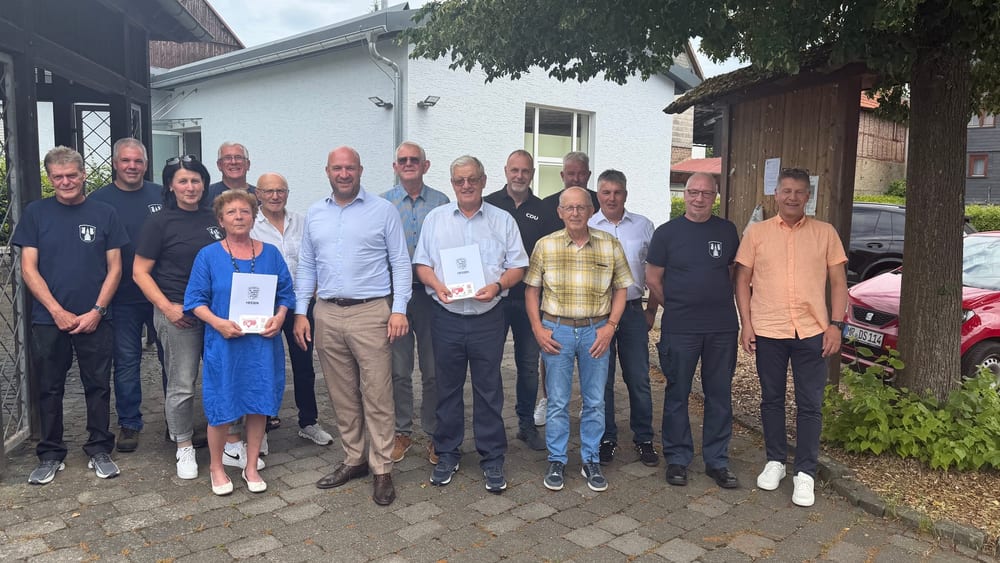 Übergabe des Förderbescheids STARKES DORF+ an den Feuerwehr- und Dorfverein Friebertshausen